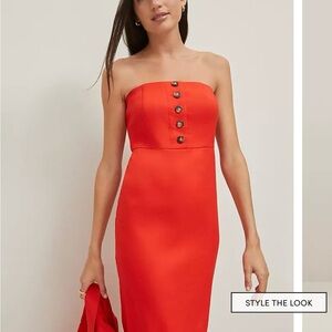 Chic Strapless Button-Detail Dress in Vibrant Red